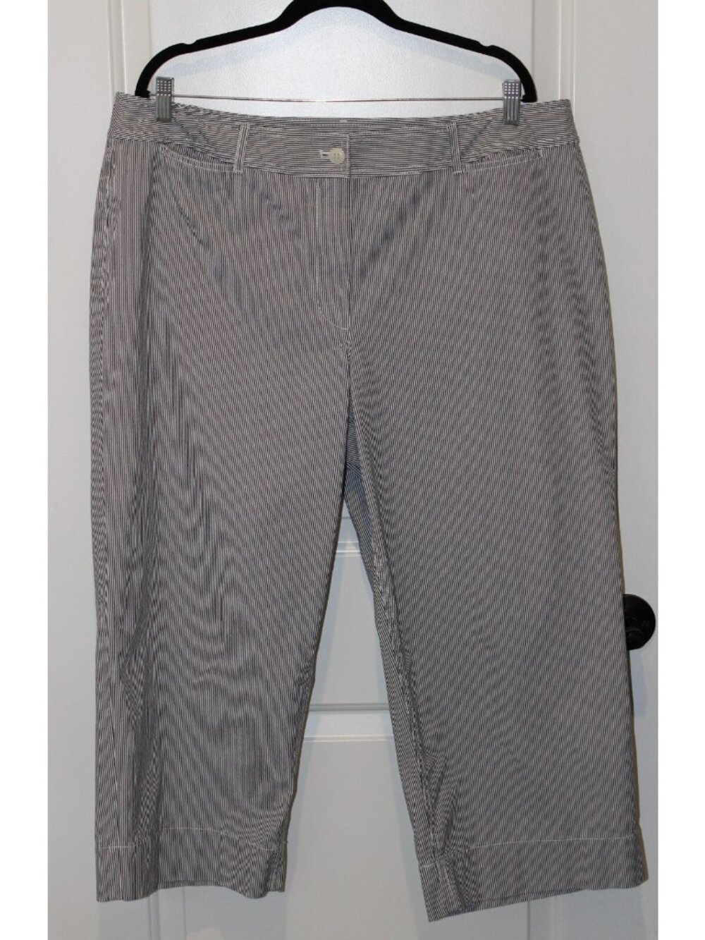 Women’s Talbots Size 18W White & Navy Striped Seersucker Wide Leg Cropped Chino